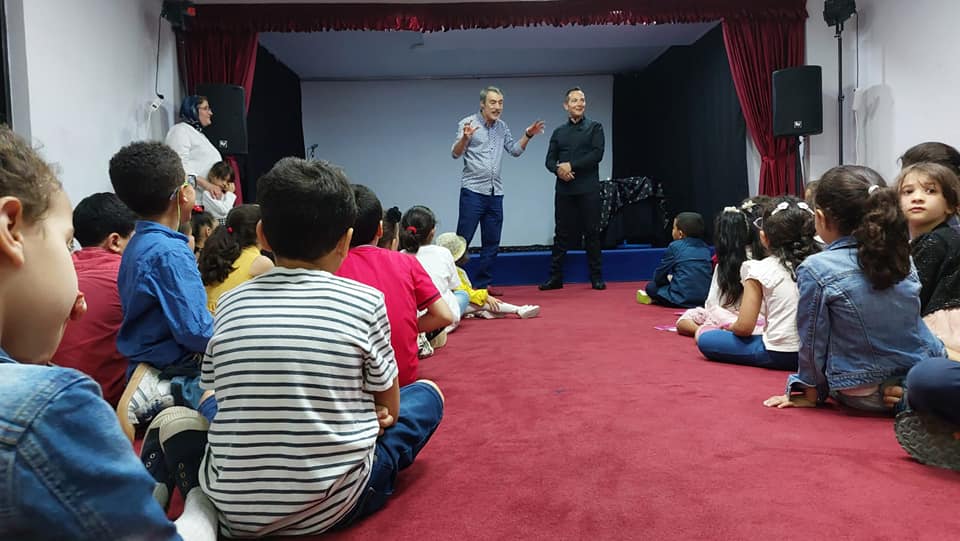 spectacle-Etienne-SIBILLE-institut-français-Oujda-Maroc-co